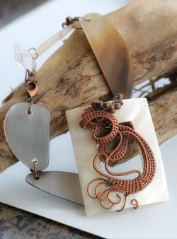 Black Lip Shell Copper Pendant Bracelet