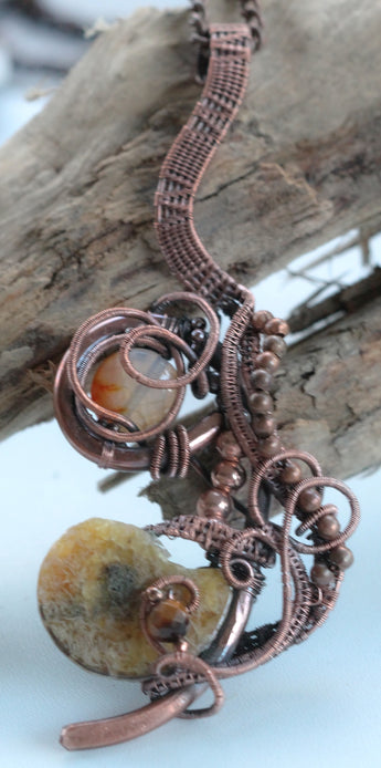 Hammered Copper Wire Shell Pendant